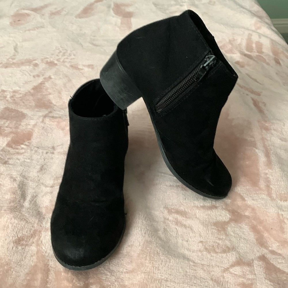 Zip up black boots with low heal